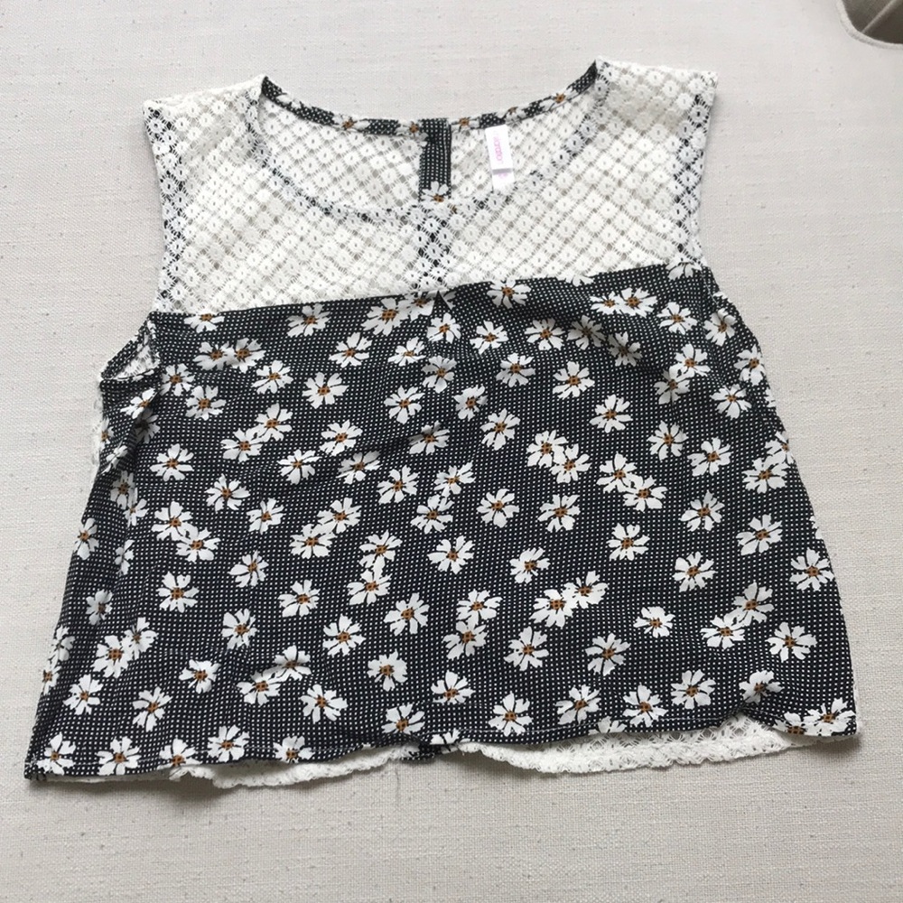 Flower Floral back button crop top crochet detail